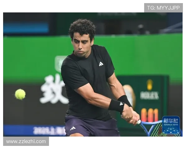 中国网球新星力克世界排名前十选手 晋级上海大师赛八强