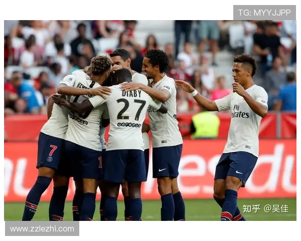法甲联赛最新动态：巴黎圣日耳曼争冠形势严峻，马赛逆袭势头强劲